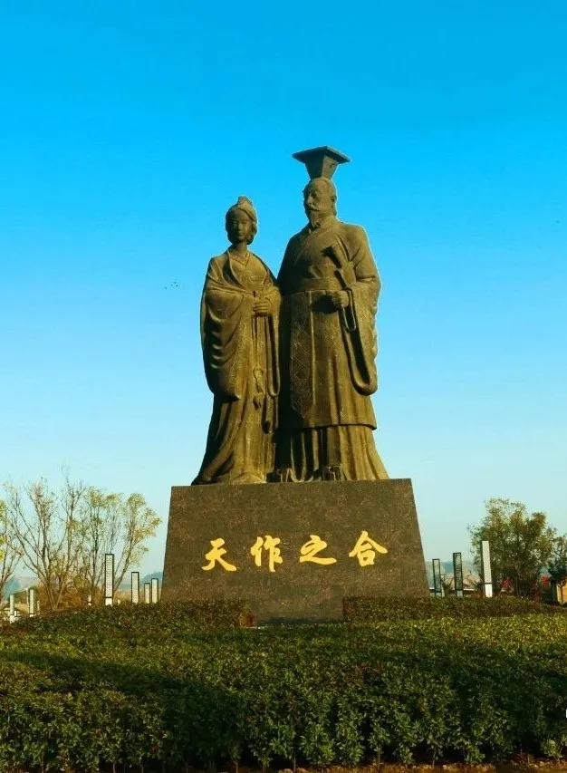 處 女 泉 賦