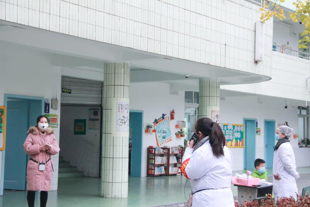 演练不松懈 提升应急防控能力丨双流区公兴小学疫情应急演练