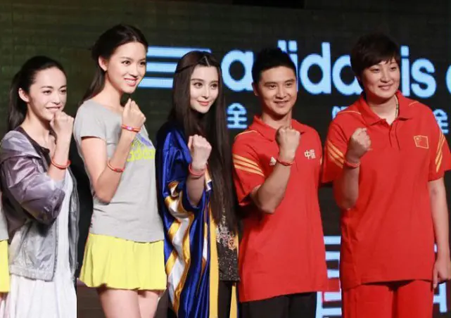 范冰冰姚晨机场偶遇被曝人气有高低，昔日姐妹