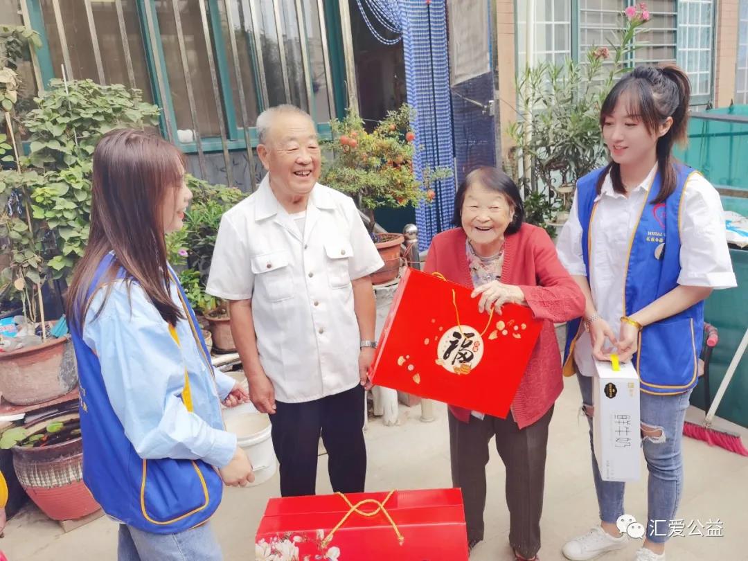 庆国庆 迎中秋—即墨汇爱公益走进和兴、名都苑社区开展联谊共建