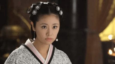 5位“裝嫩”失敗的女星，劉濤周迅勉強接受，63歲演10多歲過分了