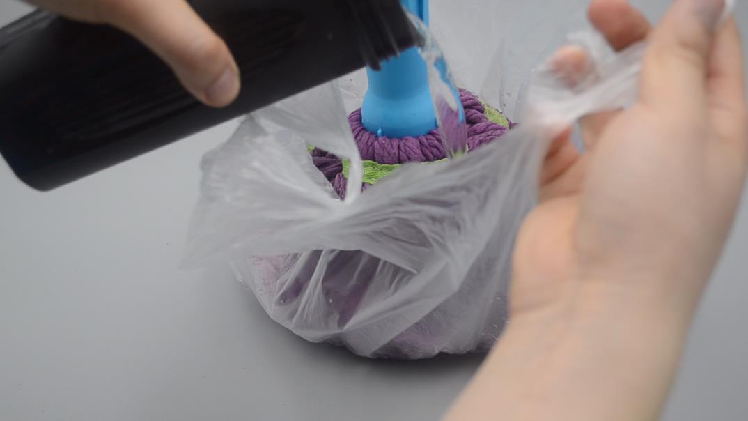 不管拖把多髒多黑，一個簡單的方法，拖把洗完乾淨如新，真實用