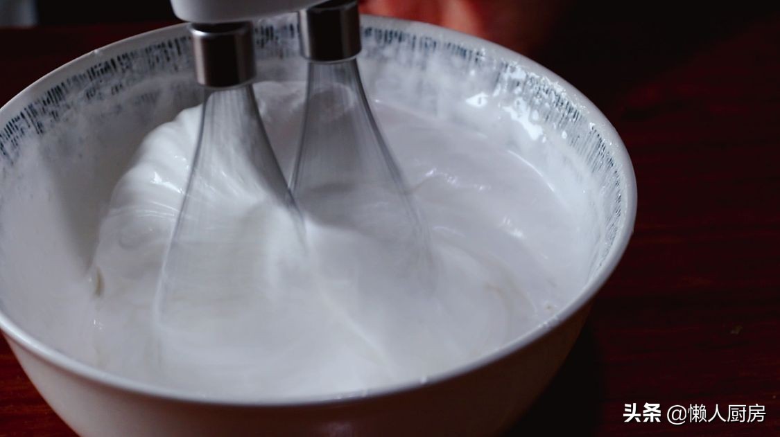 這是棉花糖的簡單做法，只需要4種食材，還可做雪花酥、牛軋糖