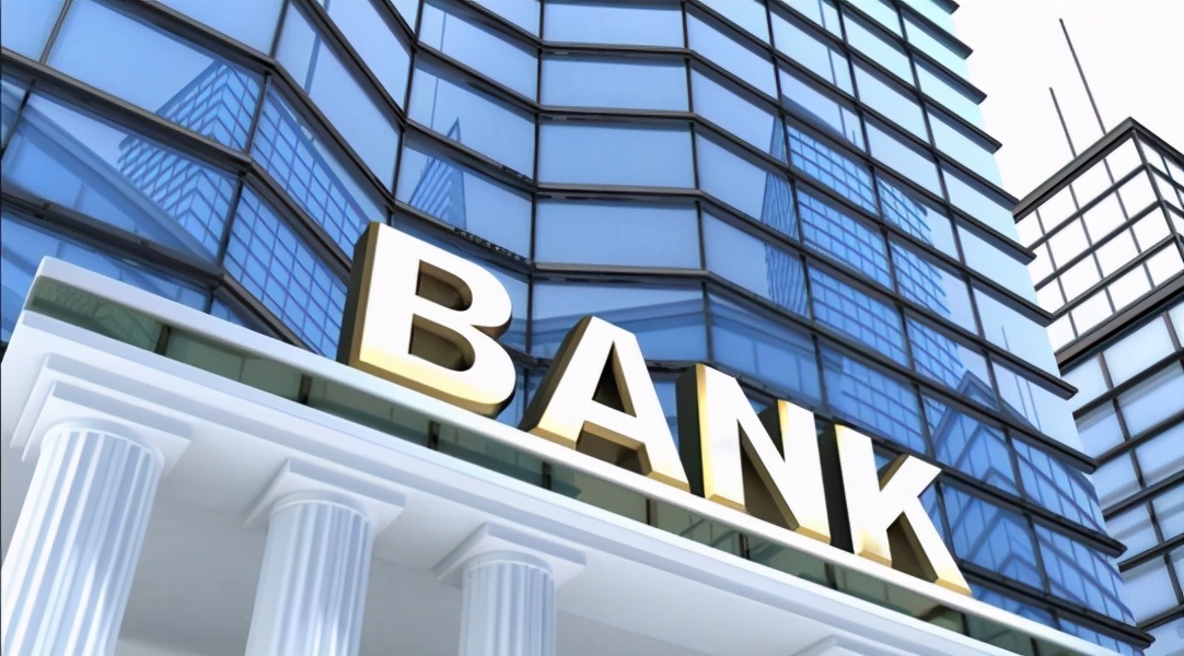 往银行存入2000万吃利息，靠利息能过上什么样的