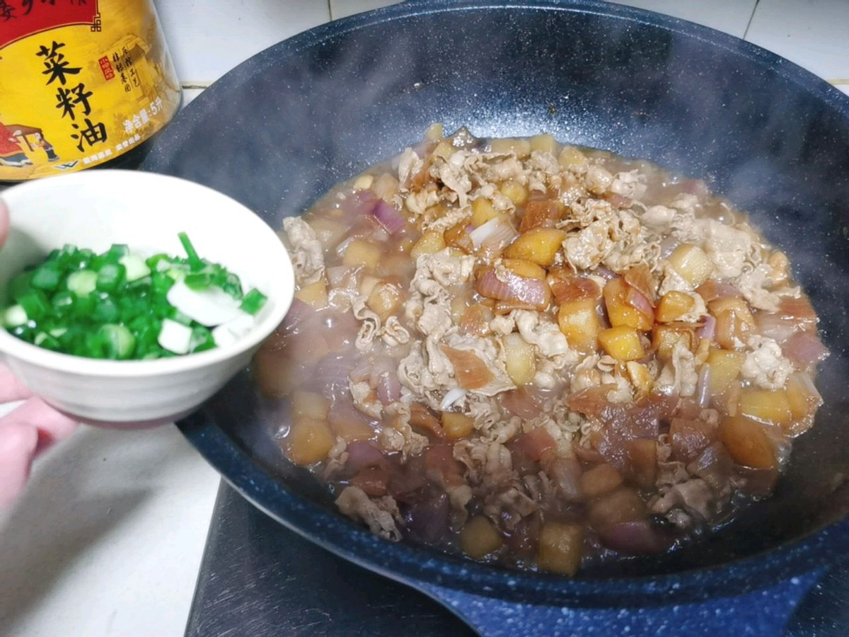 好吃上瘾的土豆肥牛卷，简单快手，鲜香下饭，家人都爱吃