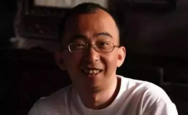 巨兴茂的心酸成名史，靠“扮丑”出名，从配角