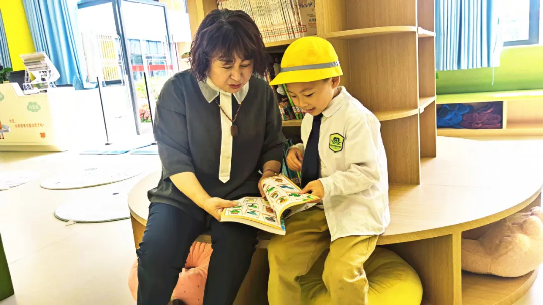 「百花快讯」看!双流区实验小学外国语学校校园惊现小黄帽