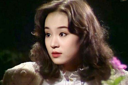 看刘雪华近况才懂什么是优雅地老去，不愧是琼