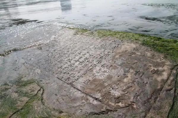 长江底下的“莲花石”在今年再度出水，有史可查的仅出现18次