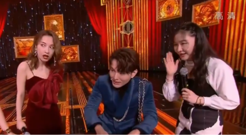 湖南春晚主持百态：吴昕浮夸，沈梦辰造型抢镜