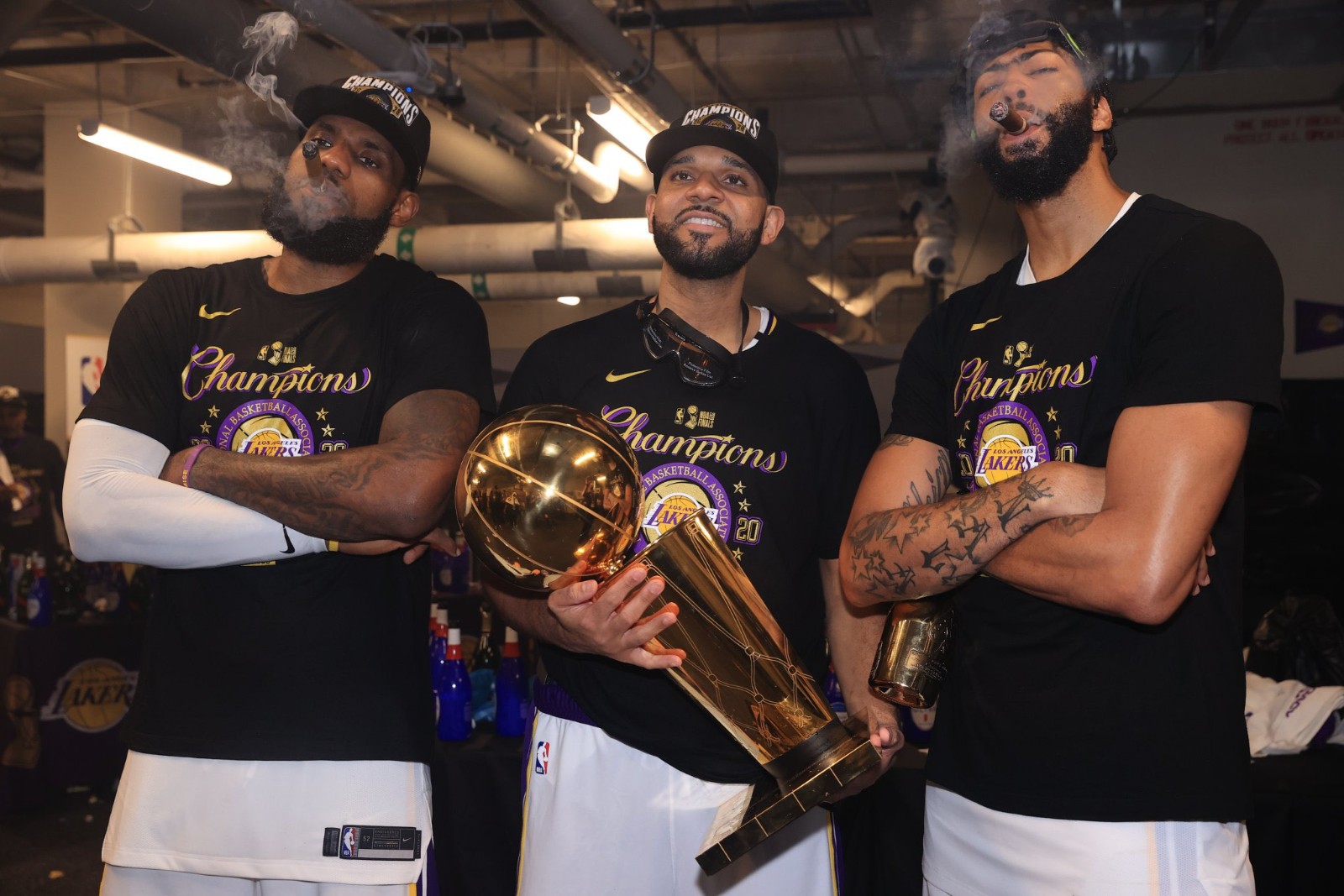 派上用場了！260萬老將出手，為湖人招募新援，他自己還沒簽呢