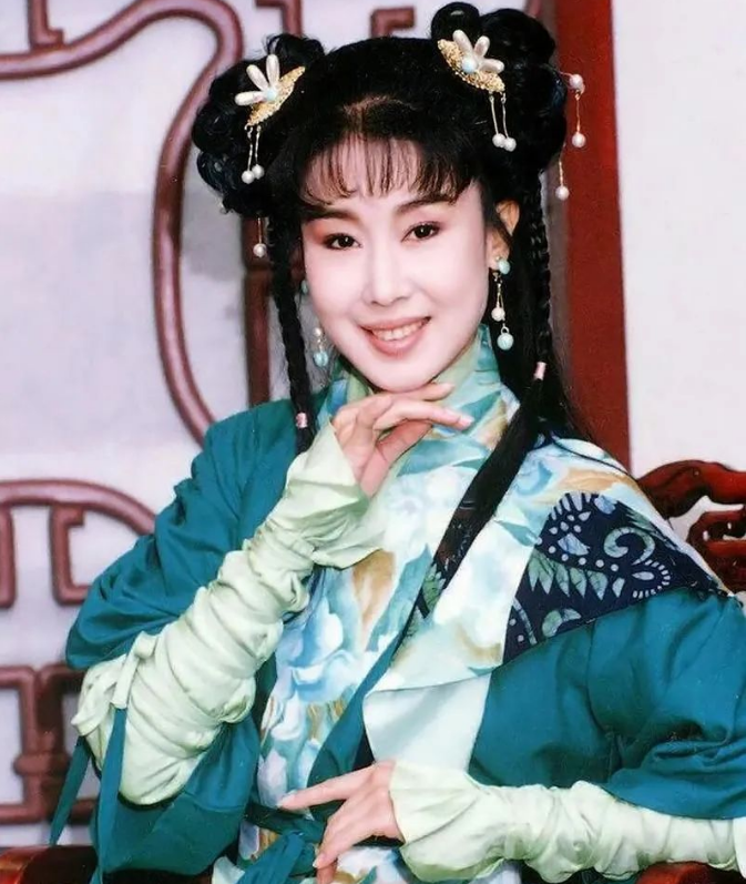 《新白娘子傳奇》29年，有人流產(chǎn)有人離世，8位主演現(xiàn)狀差距太大