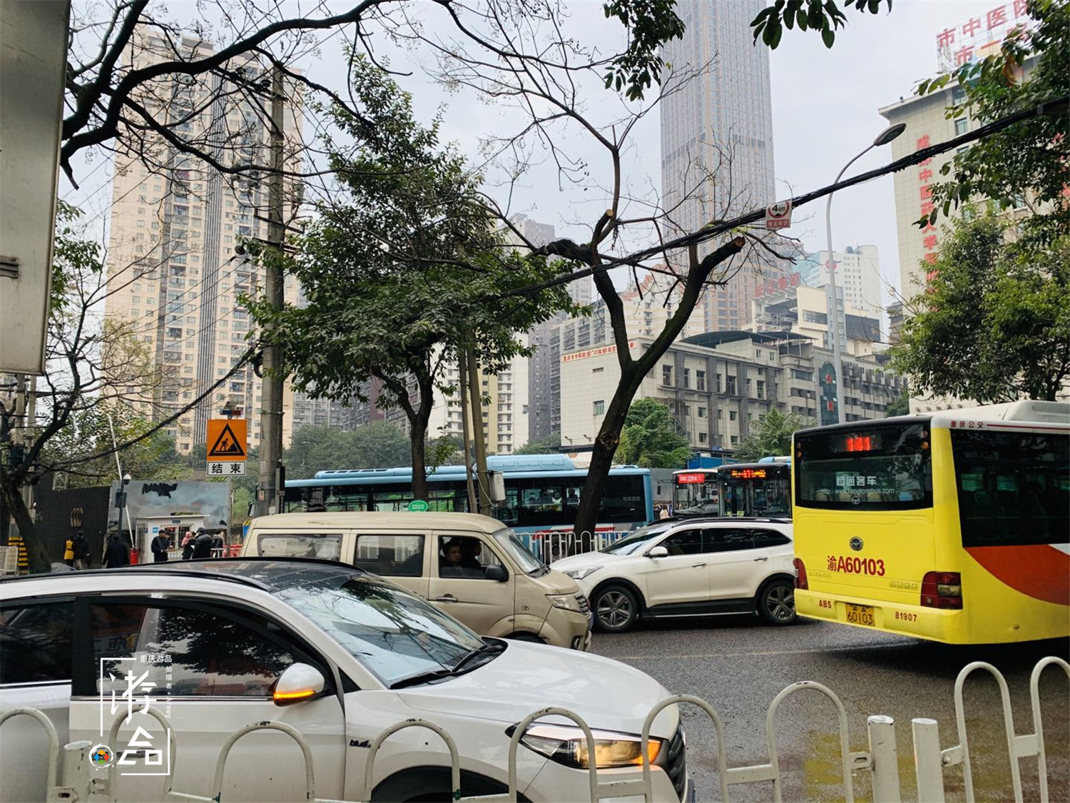 重庆车多路窄，成全国最拥堵城市，车辆限行何时才能落实？