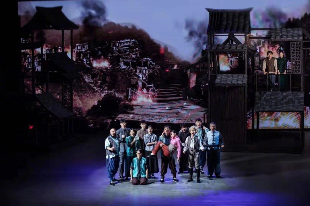 洪崖洞撕碎网红标签，打造实景街区，带你重回80年代的重庆超社会