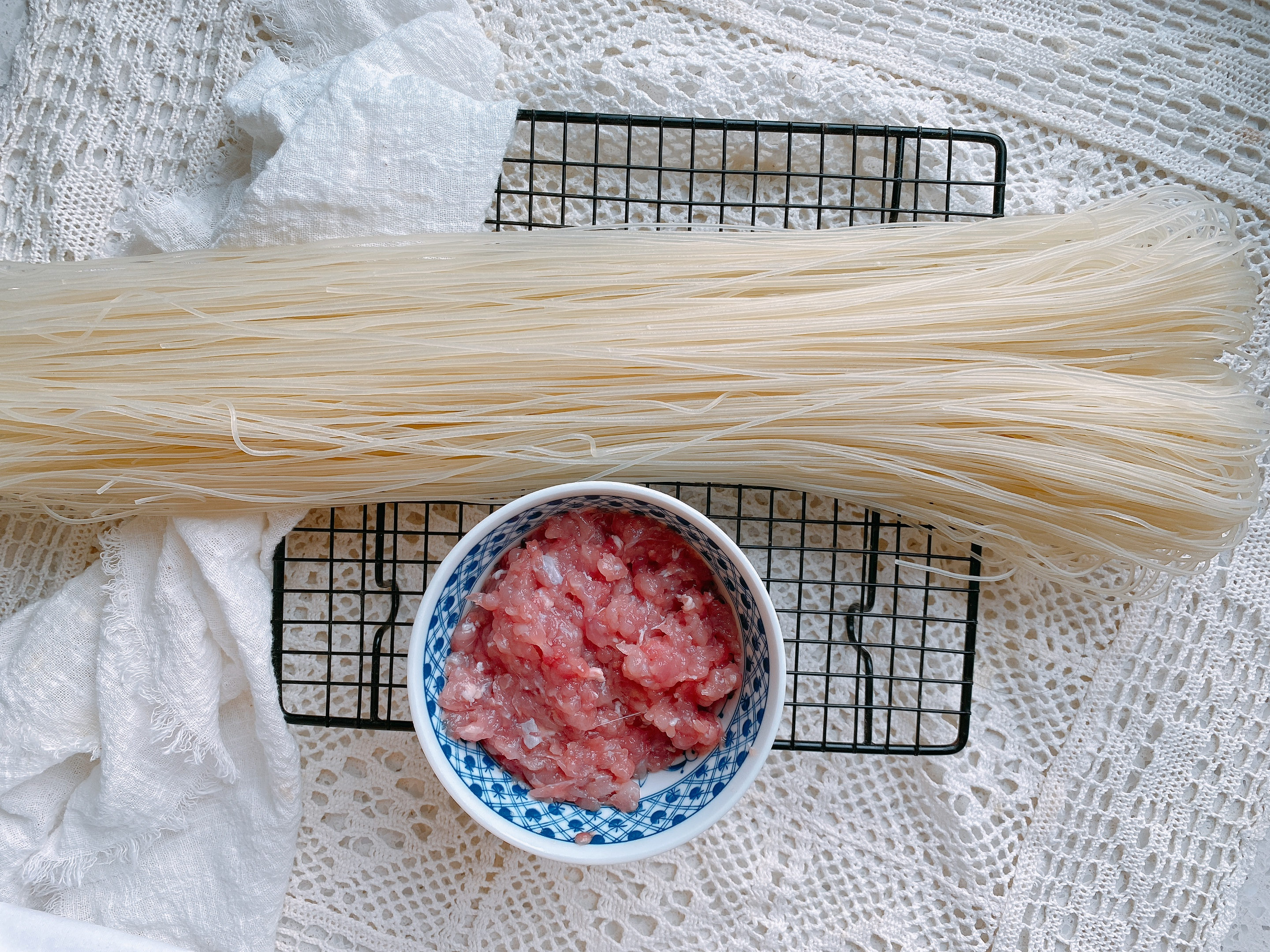 这是我做过最好吃的米粉，10分钟搞定，酸辣开胃，味道不输小吃街