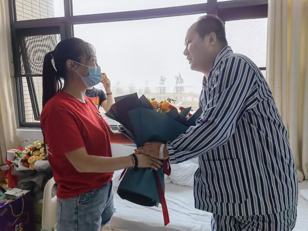 勇救51名群众的派出所副所长被洪水冲走，10小时后自救归来！战友泪流满面：差点儿永远失去好兄弟
