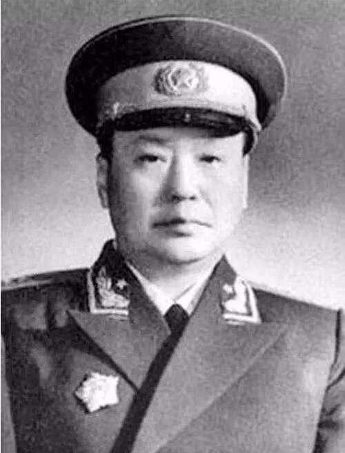 上将乌兰夫：单刀赴会救内蒙，一人瓦解一个“