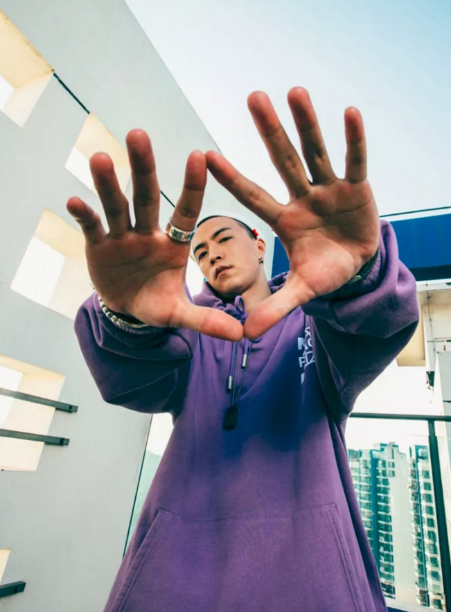 青春有你2中Jony J为了完美舞台宁可缺人也不让不