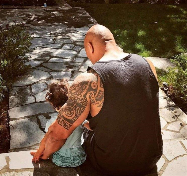 “转账父亲”走红，亲爹对女儿能有多宠？聊天