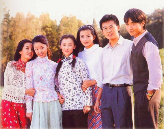 “可云”徐露：当红时隐退，嫁大7岁老公，46岁和17岁女儿似姐妹