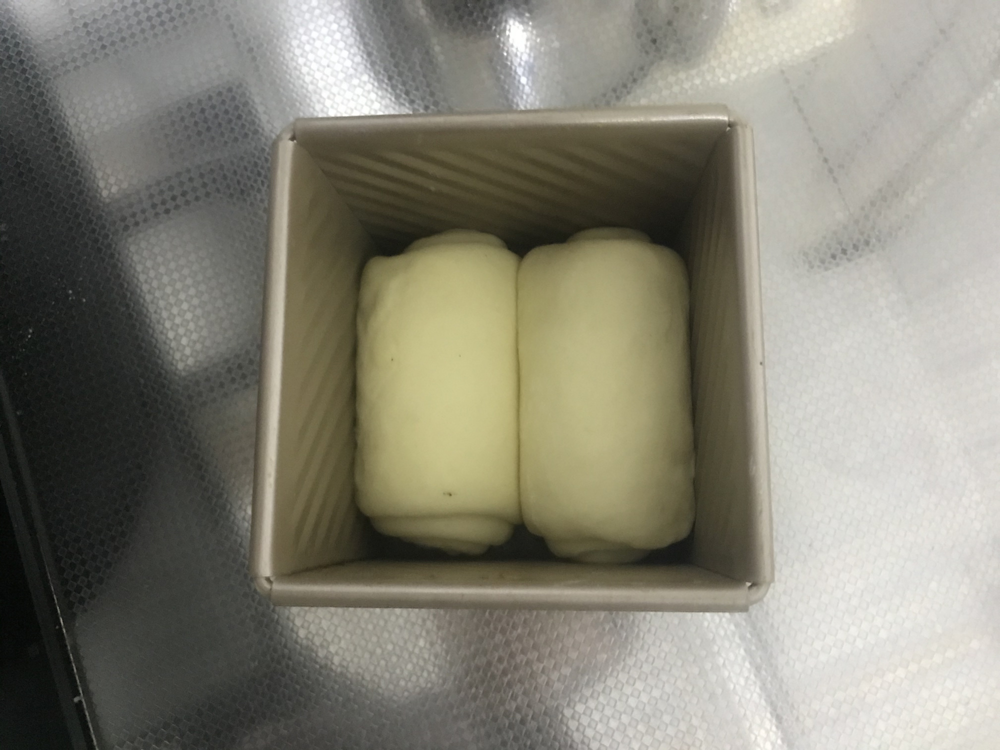 用了3年的麵包配方，不用黃油，一次發酵，蓬鬆暄軟，放3天不硬