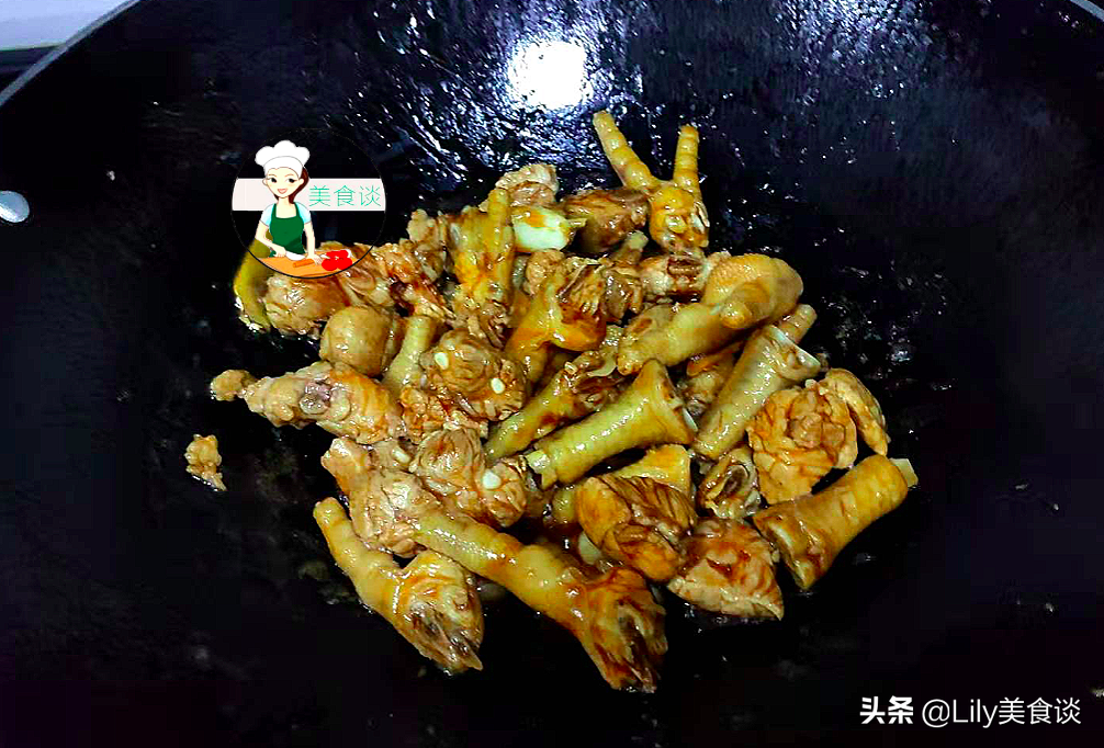 天冷了，燉上一鍋排骨雞腳土豆煲，鮮香又營養，大人孩子都愛吃