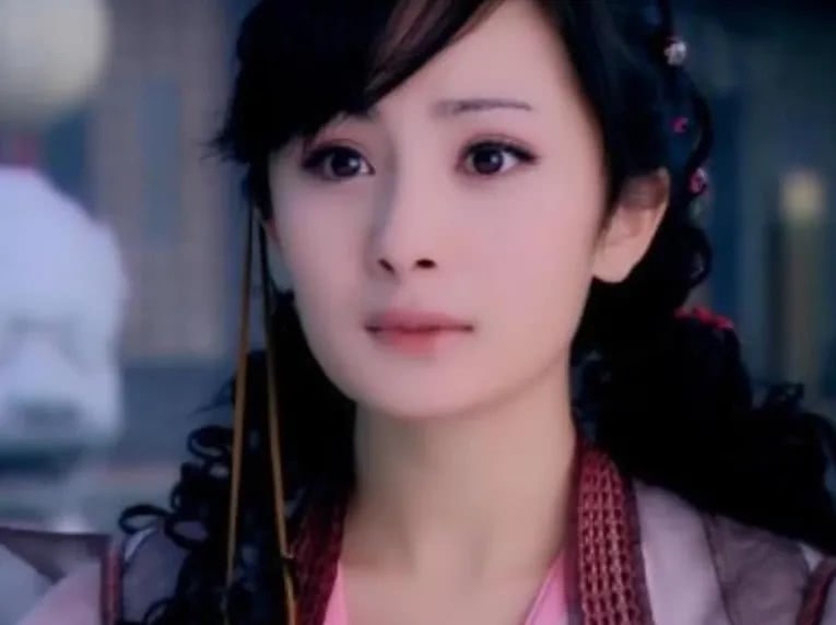 古装剧中的5大“卷发”美人，娜扎惊艳，看到郑爽：倾国倾城