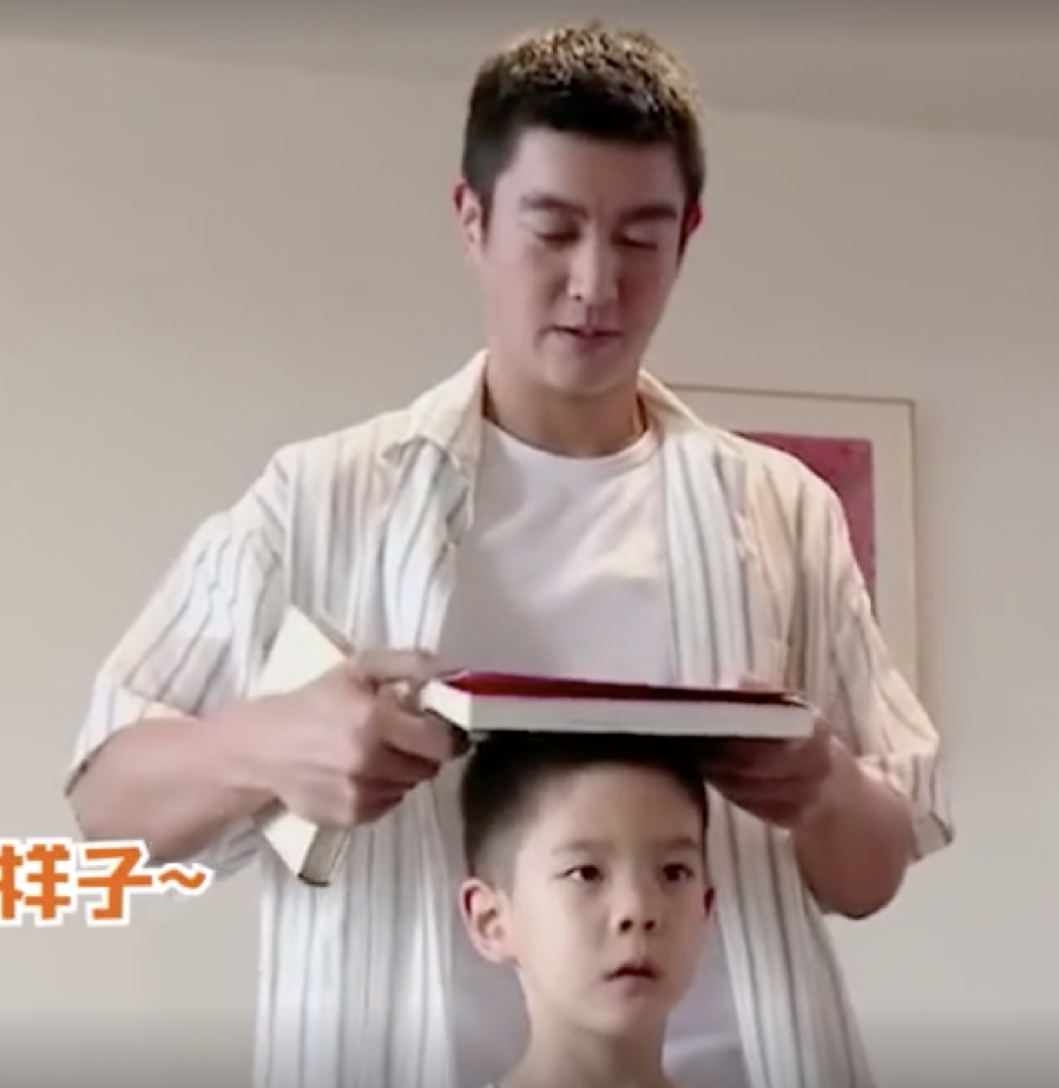6岁嗯哼近照大变样，剃寸头被杜江训练站军姿，走正步超有范儿