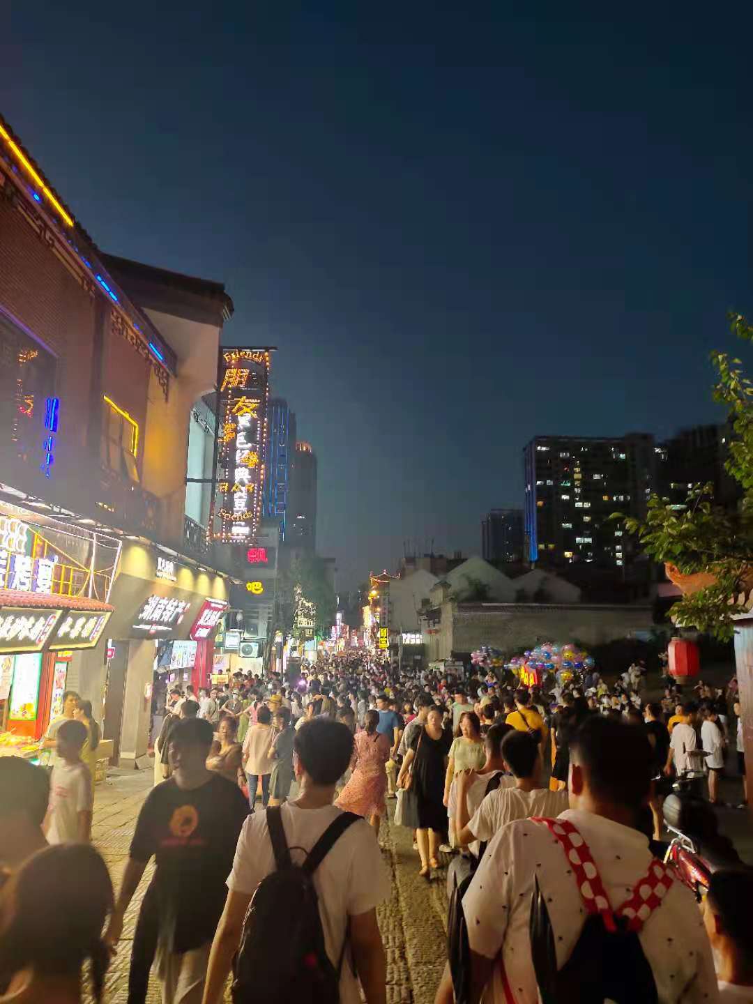 加油，长沙！长沙的街头虽然空了，但是市民心里却是满满的温暖