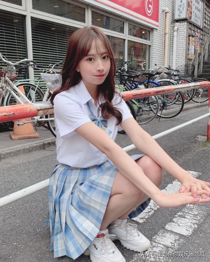 Japanese Girl With Beautiful Legs Longer Than The Equator Relying On Beautiful Legs To Achieve 6445