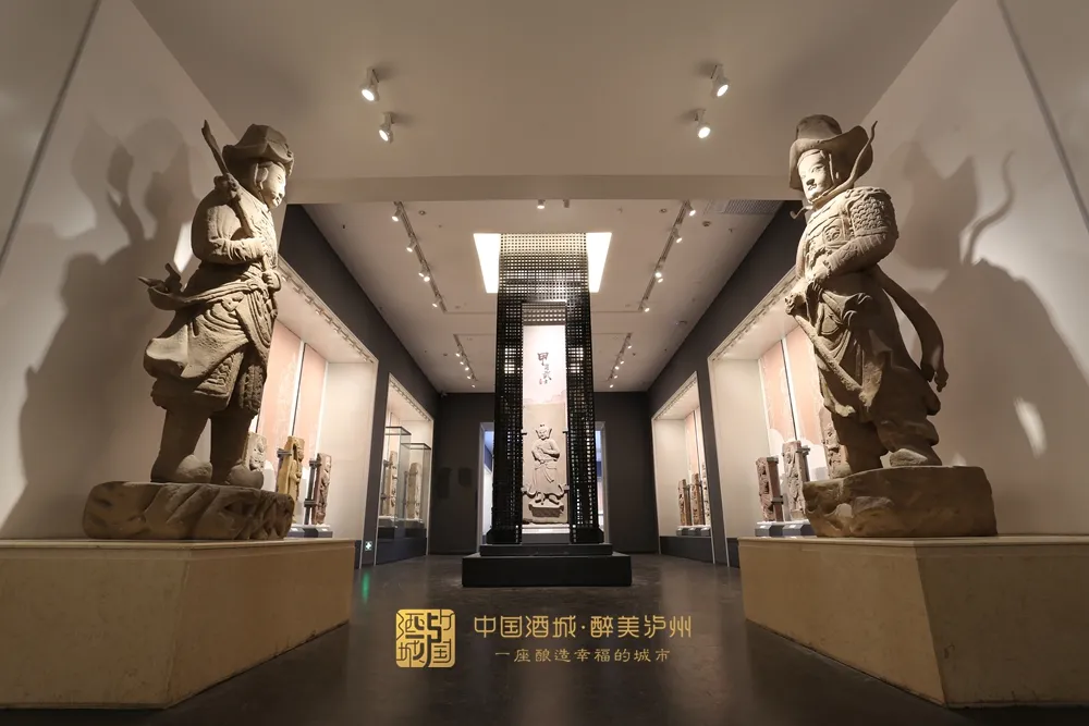 “三味”高铁首站到了:酒城“酒味”!泸州站有这些硬核