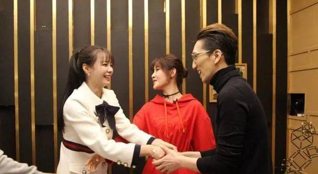 招黑体质逆风翻盘？舞台表演惊艳众人，网友直呼：快成团吧