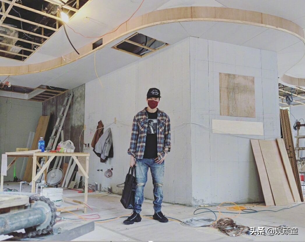 五人齐聚的林俊杰咖啡店试营业，知道店中咖啡价格后 网友：还好