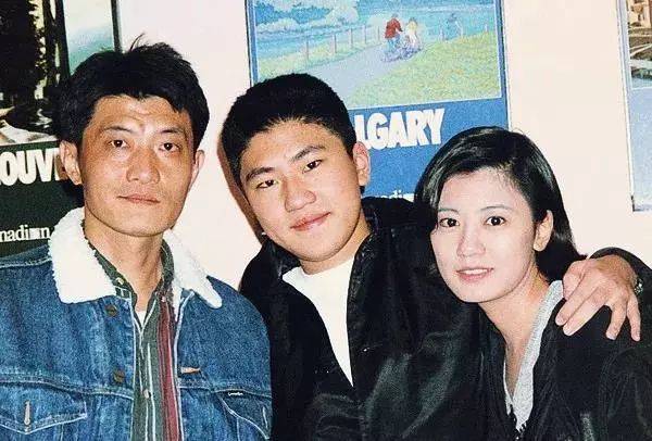 “落难千金”贾静雯的传奇改命史
