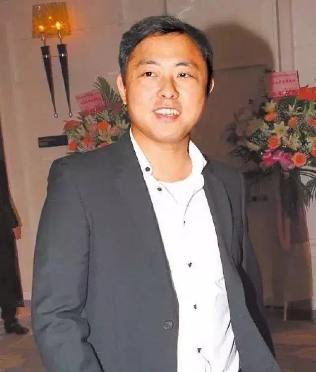 富豪男友变一贫如洗？吴佩慈用4个孩子和近10年