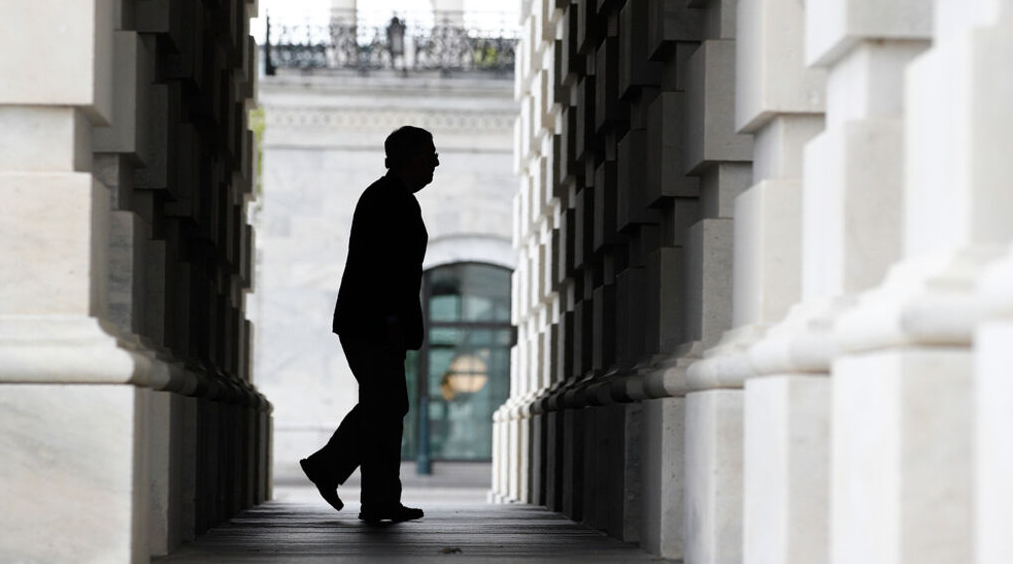 美国给民众发钱却被骂上热搜，网友直呼：我们的命就值600美元吗