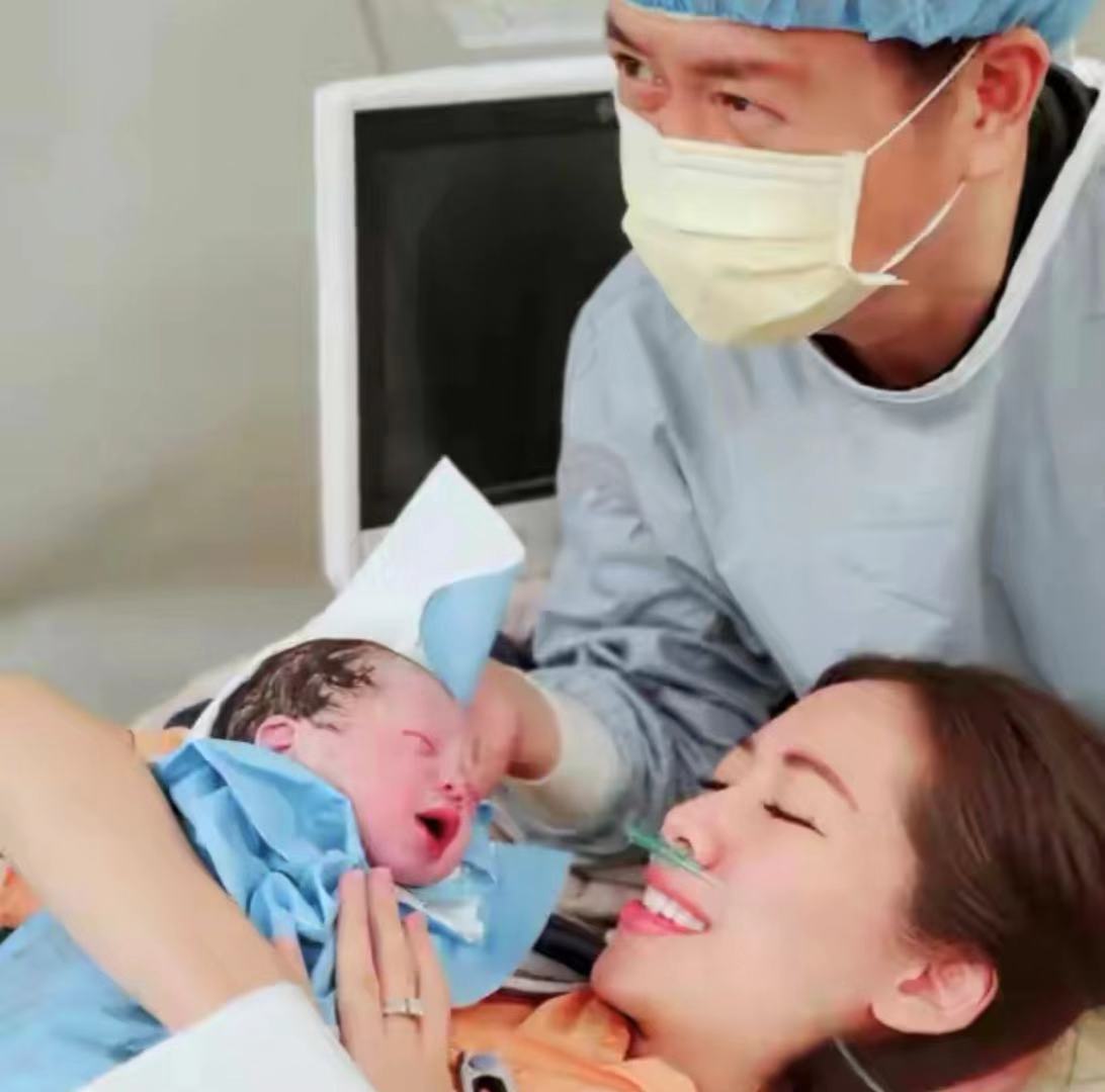 37岁刘伊心二胎得子 结婚4年儿女双全 大24岁丈夫是戈伟如前夫 资讯咖