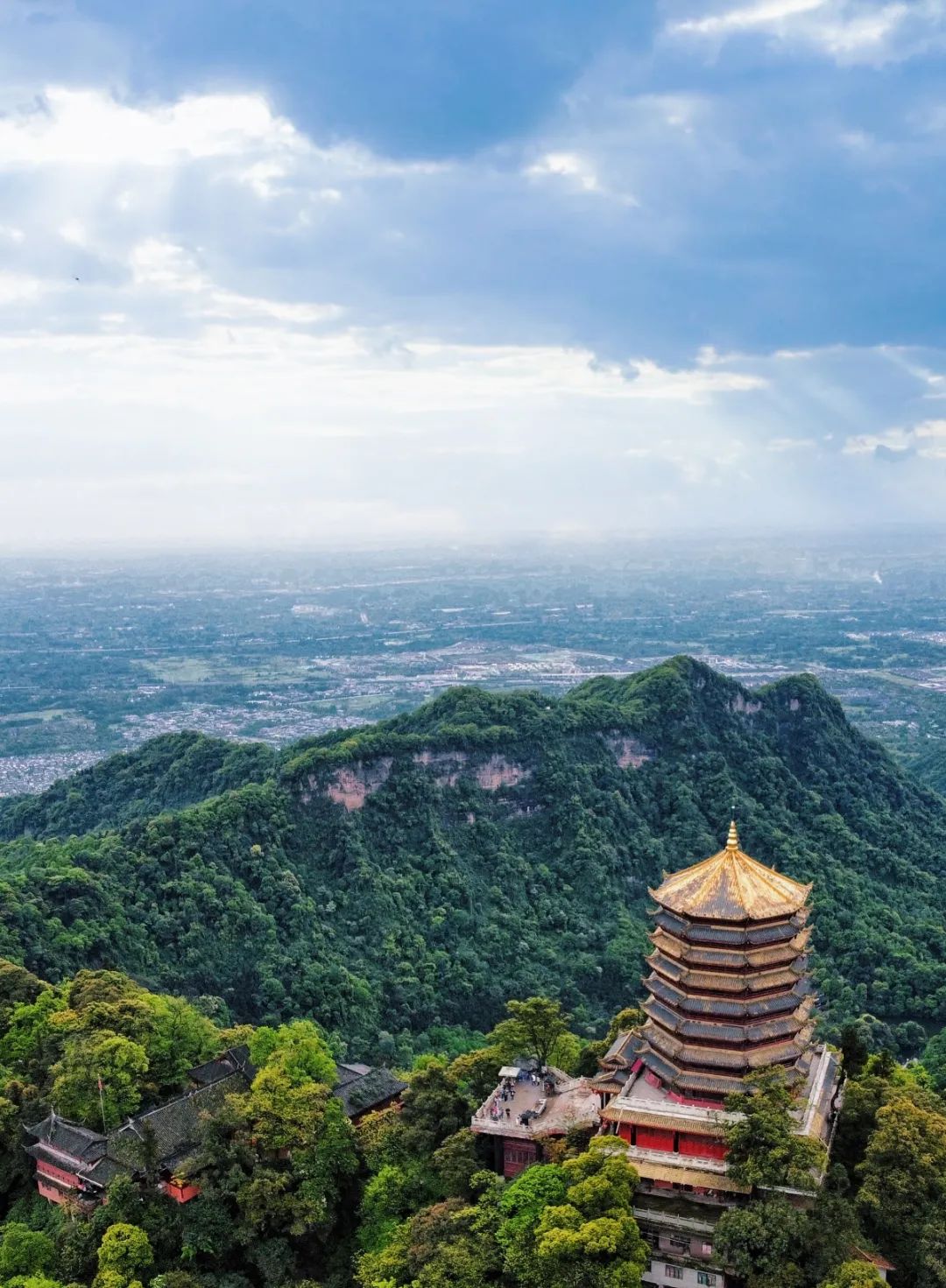 太驚豔 五一打卡剛剛好 1260米高空看青城山 都江堰 古堰春韻 連綿遠山 每一張都美成壁紙 青城山都江堰 Mdeditor