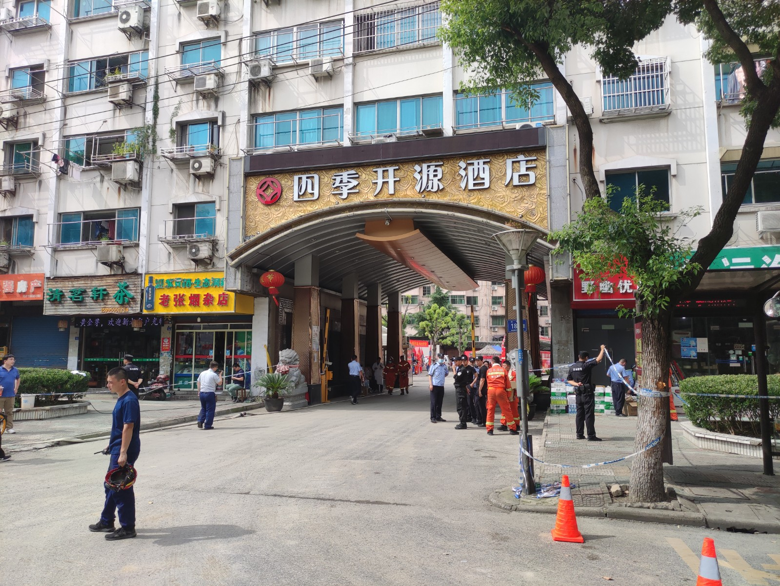 对话苏州坍塌酒店首位获救者：上厕所时发生坍塌 悬空站在残存楼体上奇迹获救