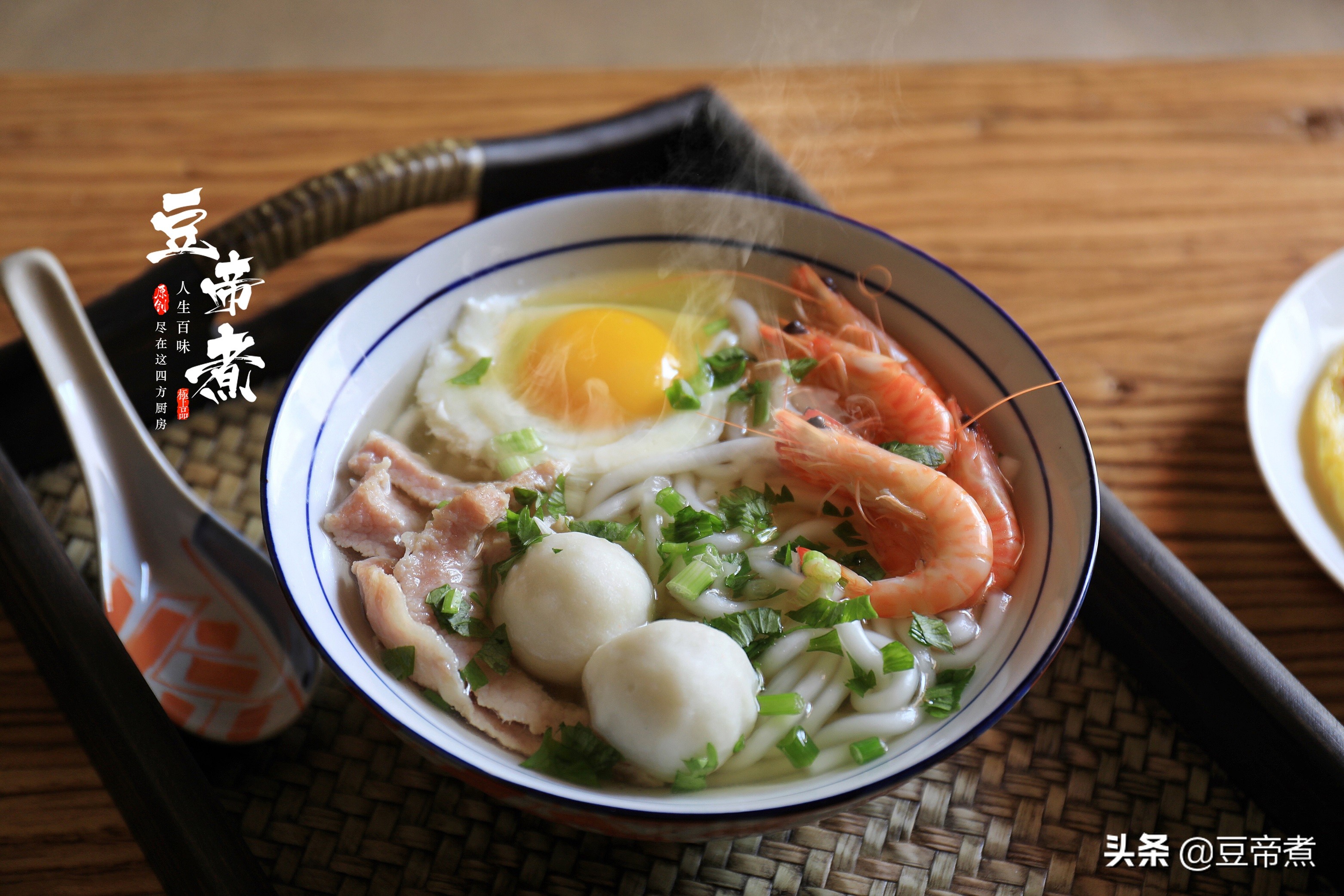 没有泡面乌冬面也好，随便加点料就是午餐，网友：三包泡面换一碗