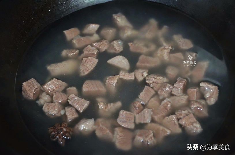 The method of beef stew with tomatoes, a local specialties fusion of Chinese and Western, most suitable for cold autumn season
