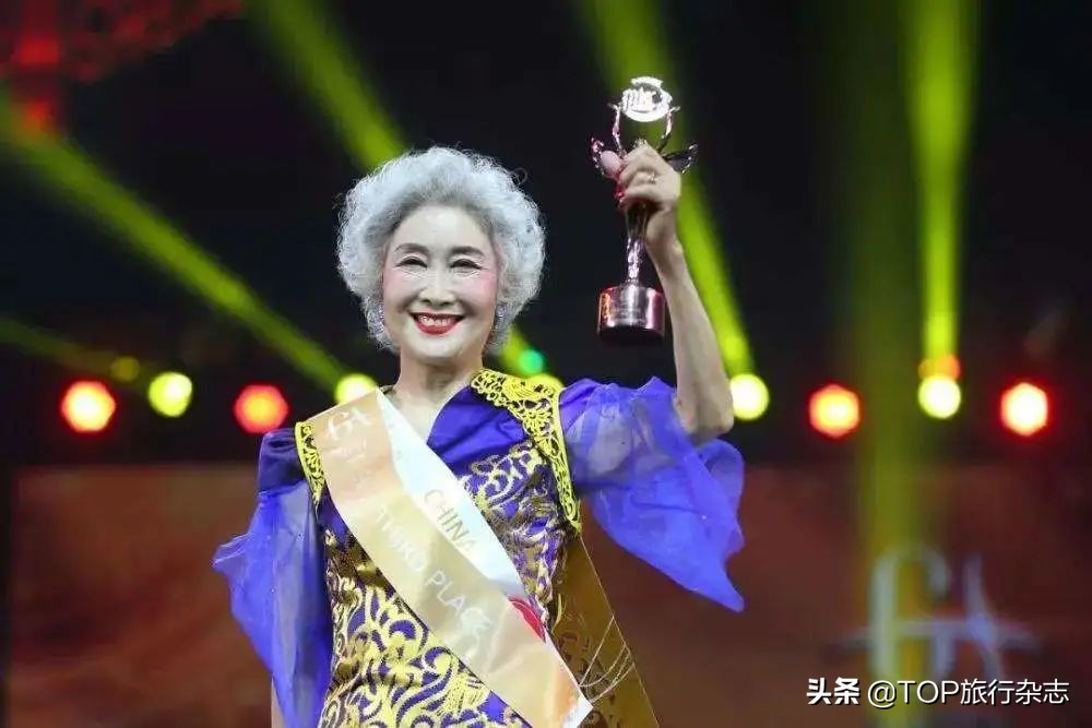 中国奶奶走T台惊艳世界！72岁的她活成了许多人梦想中的样子