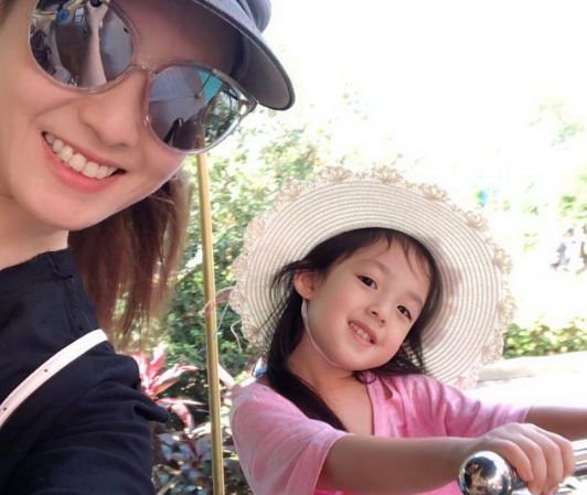 有一種“天生麗質”叫小泡芙，細眉大眼又軟萌，誰看了能不心動？