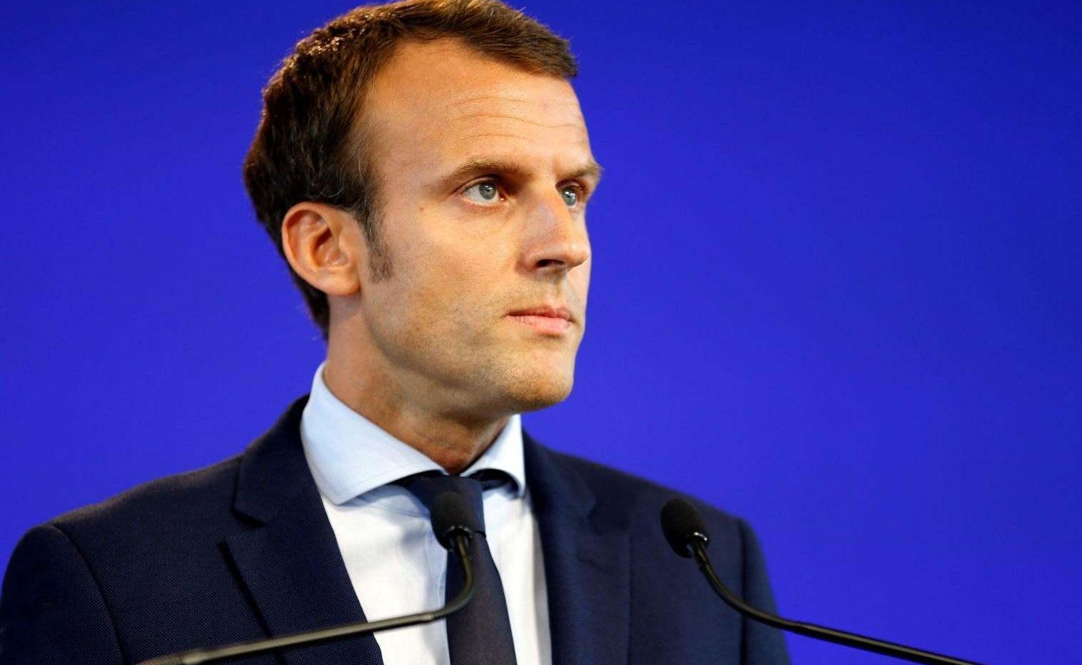 气急败坏？记者一句话让马克龙立马失控：别以