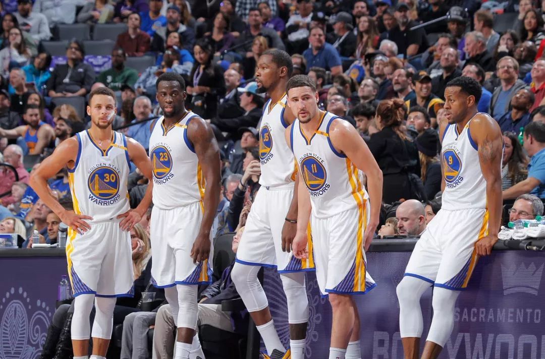 NBA历史最强的十支球队，01湖人仅第五，16骑士垫底