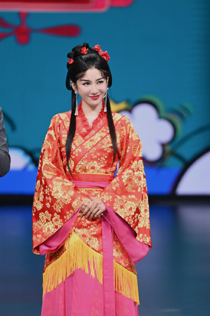 " on wrong bridal sedan chair is married to man " the reunion after 21 years, yellow Yi Lilin plays the part of ancient costume Jing is colourful, 