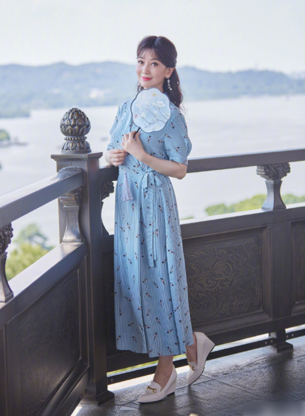 赵雅芝重游雷峰塔，“白娘子”这个角色跟了一辈子