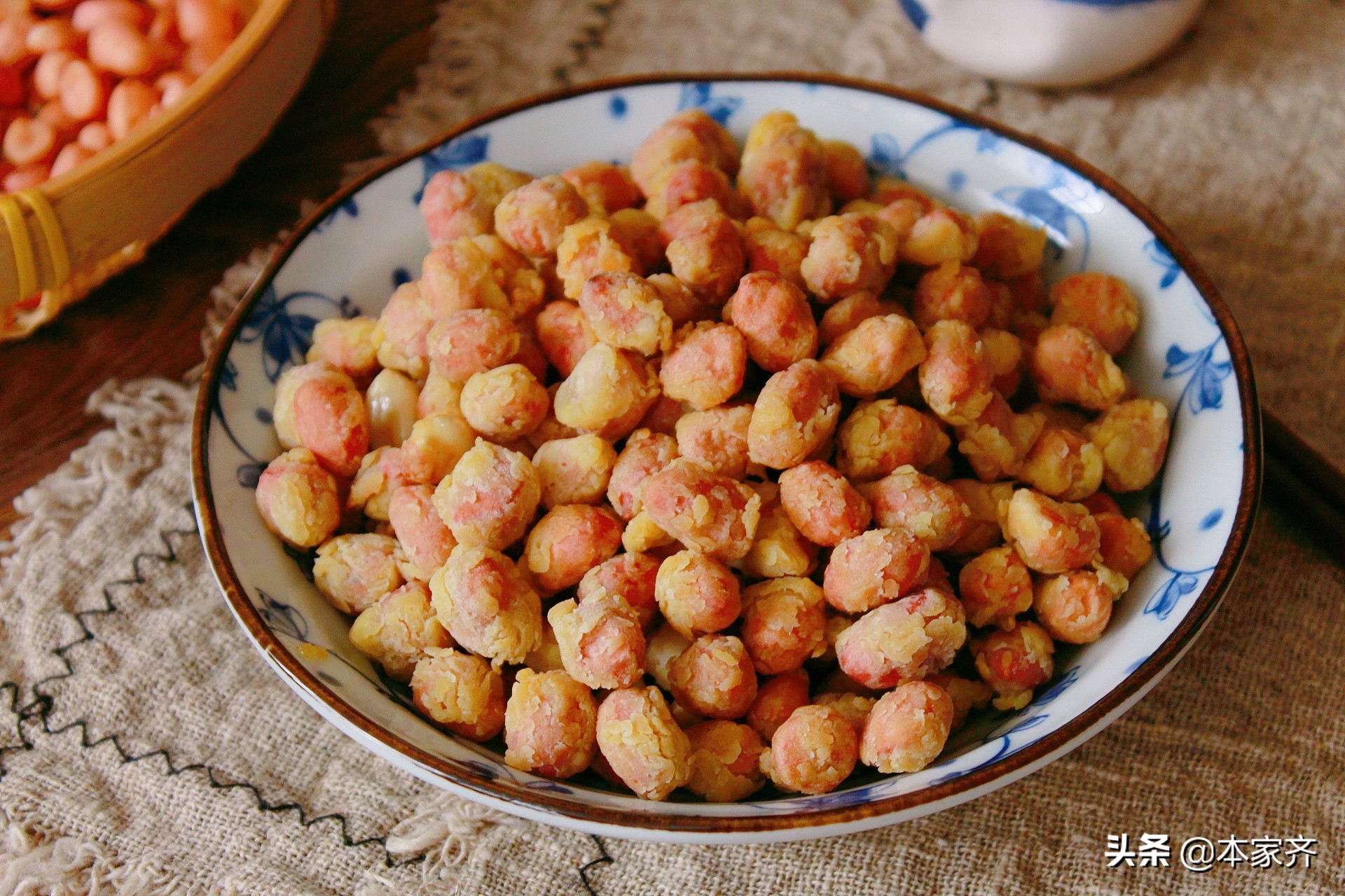 蛋酥花生米的做法，一個雞蛋一碗麵粉，好吃好做，一口一個真是香