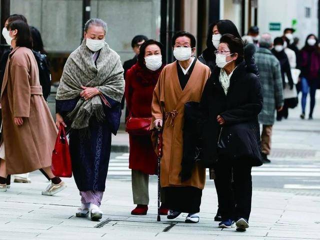 美疫苗被爆�致命漏洞�，關鍵時刻，日本有錢人偷偷接種中國疫苗