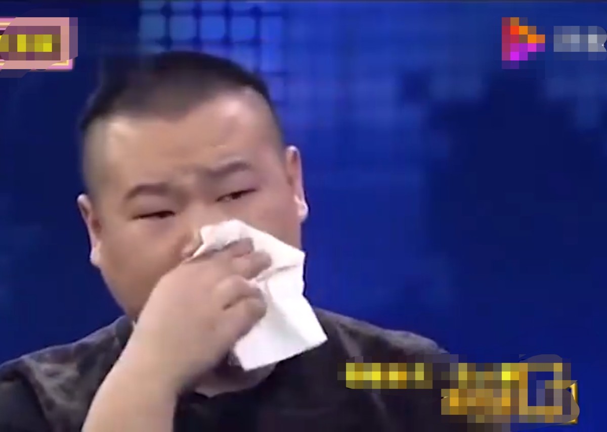 岳云鹏带母亲坐游艇，曾穷到睡牛棚现收入千万